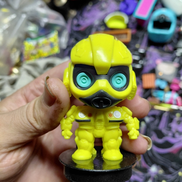 Hasbro Yellow and Black Robot Figure